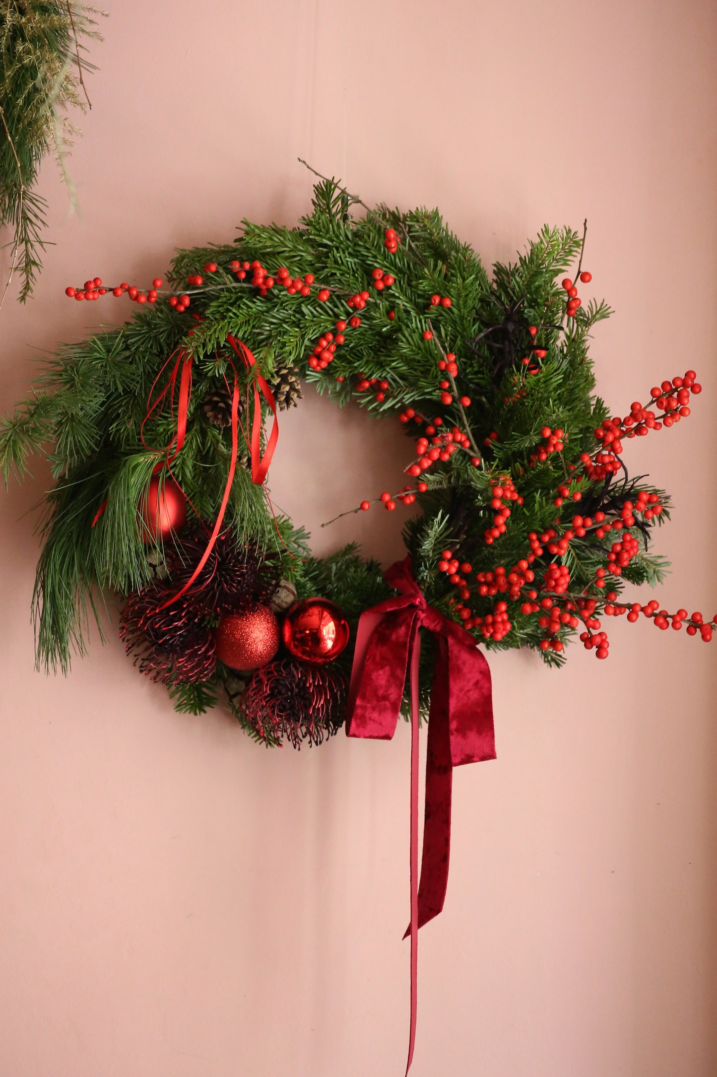 a Couronne de Noël 'Fraise des Bois'