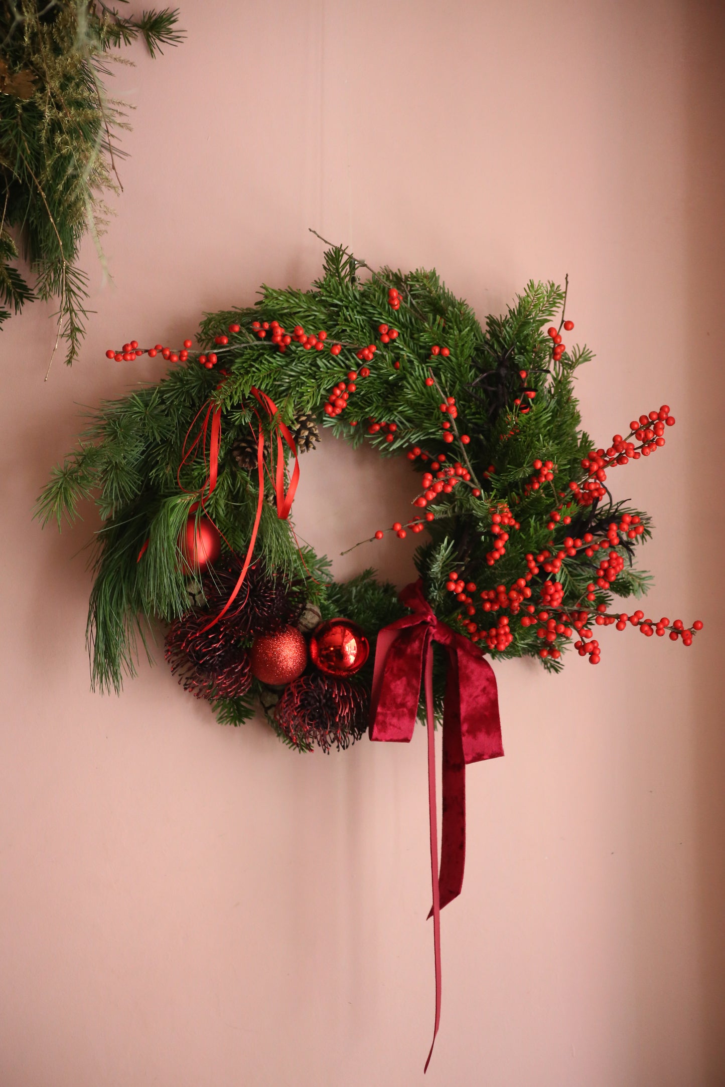 a Couronne de Noël 'Fraise des Bois'